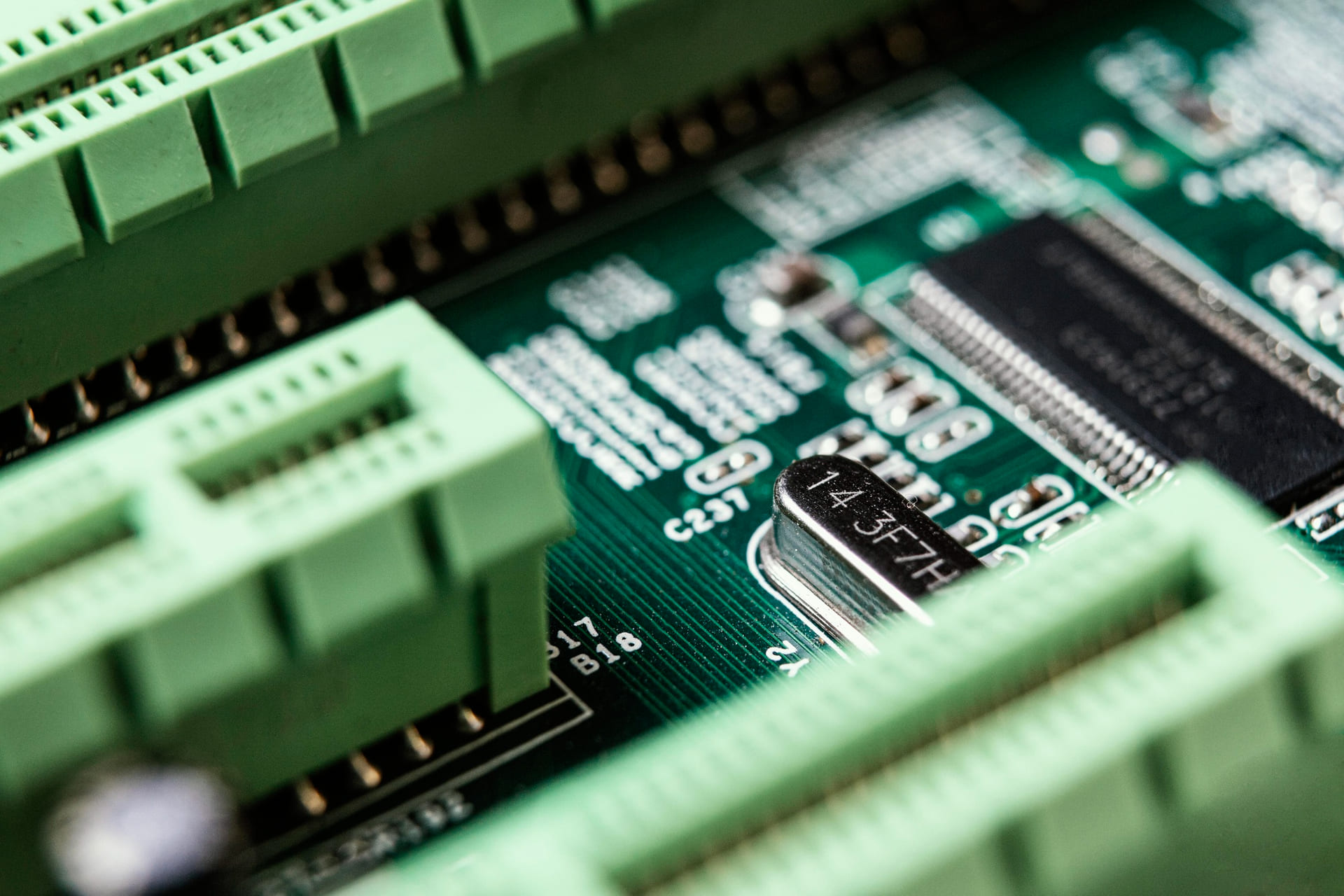 電子部品が調達困難な時代に企業が取るべき対策